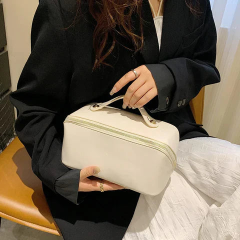 10 Must-Have Items to Keep in Your Cosmetic Pouch at All Times